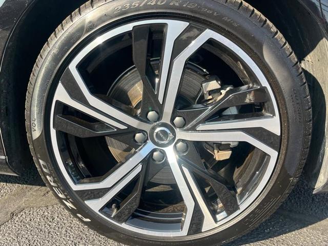 Photo of 2025 Onyx Black Metallic Volvo S60
