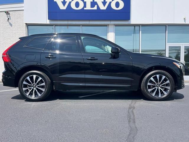 Photo of 2023 Onyx Black Metallic Volvo XC60