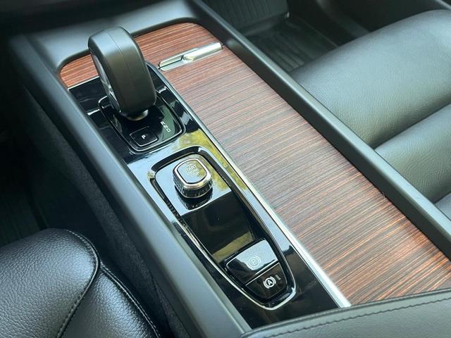 Photo of 2023 Onyx Black Metallic Volvo XC60