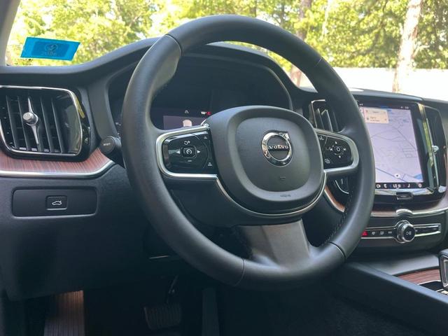 Photo of 2023 Onyx Black Metallic Volvo XC60