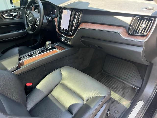 Photo of 2023 Onyx Black Metallic Volvo XC60
