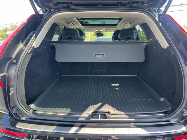 Photo of 2023 Onyx Black Metallic Volvo XC60