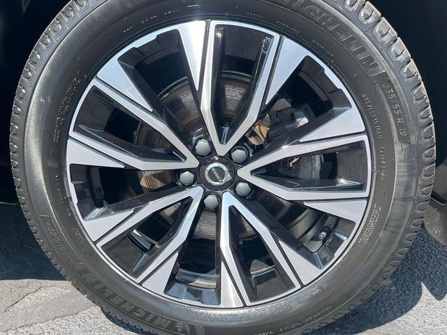Photo of 2023 Onyx Black Metallic Volvo XC60