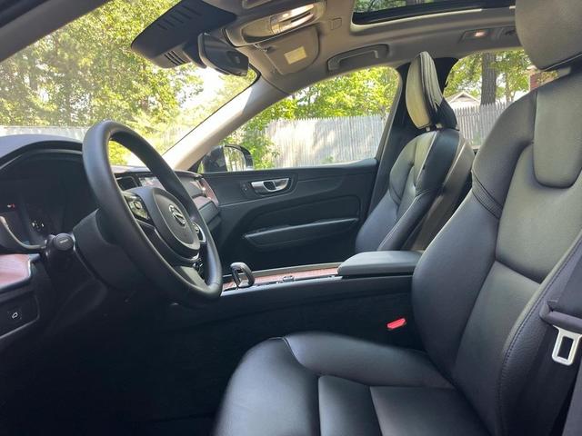 Photo of 2023 Onyx Black Metallic Volvo XC60