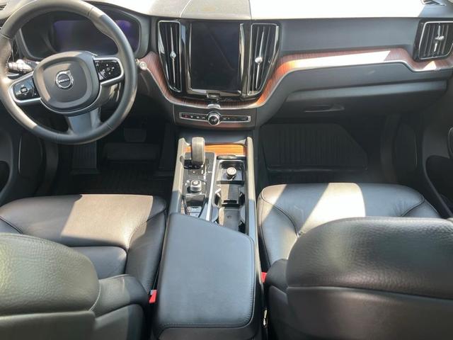 Photo of 2023 Onyx Black Metallic Volvo XC60
