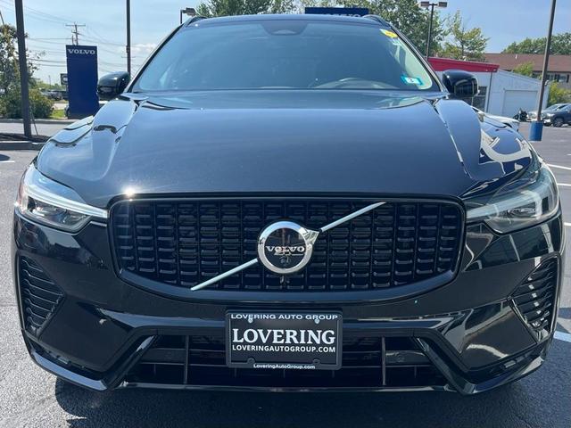 Photo of 2023 Onyx Black Metallic Volvo XC60