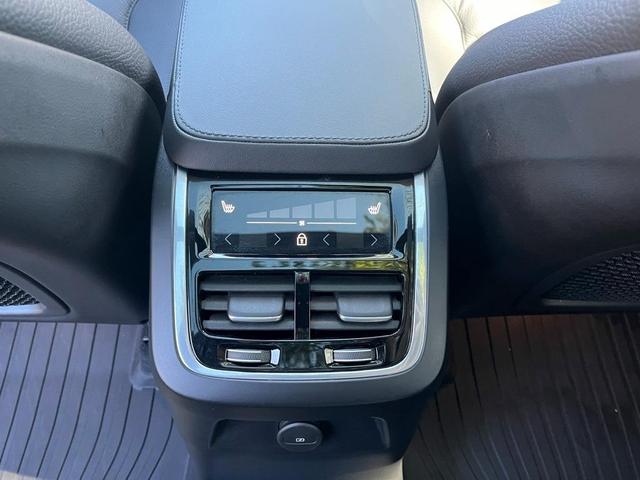 Photo of 2024 Metallic Volvo XC90 Recharge Plug-In Hybrid