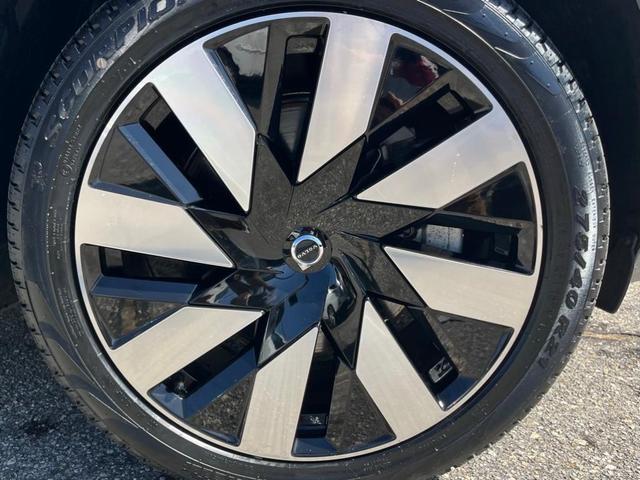 Photo of 2024 Metallic Volvo XC90 Recharge Plug-In Hybrid