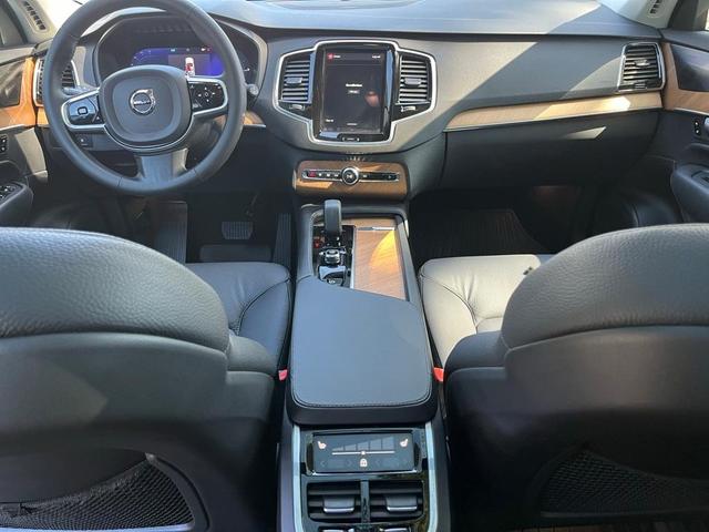 Photo of 2024 Metallic Volvo XC90 Recharge Plug-In Hybrid