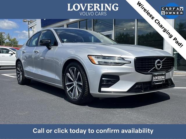 Photo of 2022 Bright Silver Metallic Volvo S60