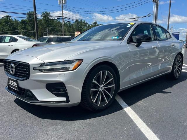 Photo of 2022 Bright Silver Metallic Volvo S60