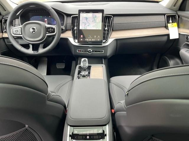 Photo of 2025 Onyx Black Volvo XC90 Plug-In Hybrid