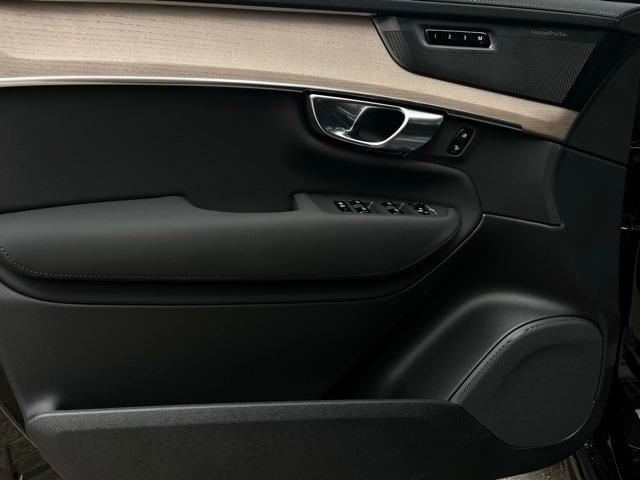 Photo of 2025 Onyx Black Volvo XC90 Plug-In Hybrid