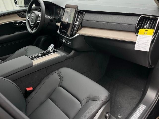 Photo of 2025 Onyx Black Volvo XC90 Plug-In Hybrid