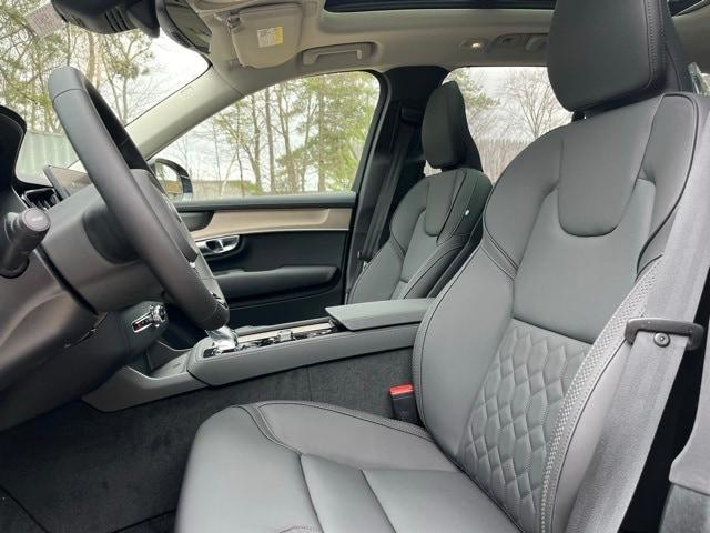 Photo of 2025 Onyx Black Volvo XC90 Plug-In Hybrid