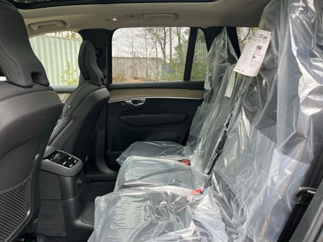 Photo of 2025 Onyx Black Volvo XC90 Plug-In Hybrid