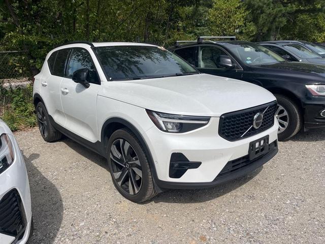 Photo of 2025 Crystal White Pearl Volvo XC40