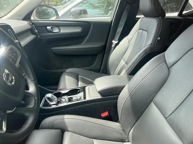 Photo of 2025 Crystal White Pearl Volvo XC40