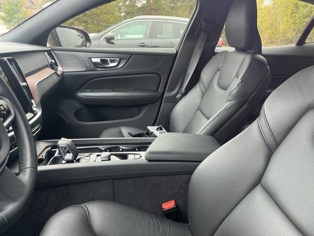 Photo of 2023 Onyx Black Metallic Volvo S60