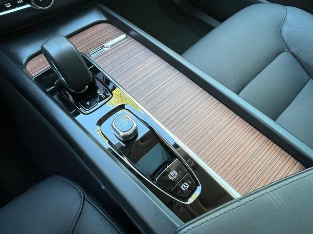 Photo of 2024 Silver Volvo XC60