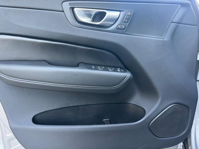 Photo of 2024 Silver Volvo XC60