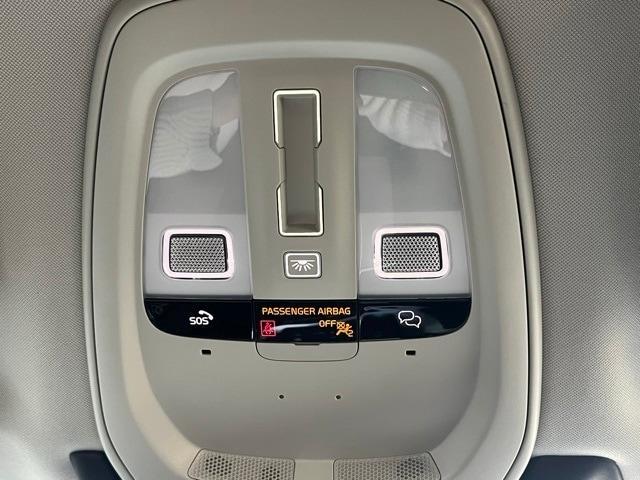 Photo of 2025 Crystal White Pearl Volvo XC90