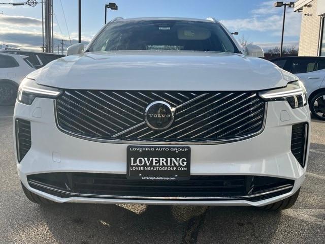Photo of 2025 Crystal White Pearl Volvo XC90