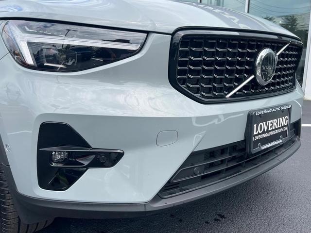 Photo of 2024 Metallic Volvo XC40