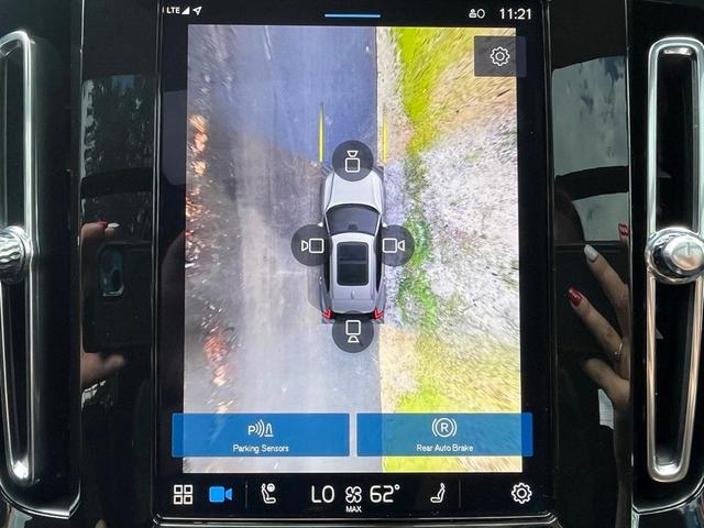 Photo of 2024 Metallic Volvo XC40