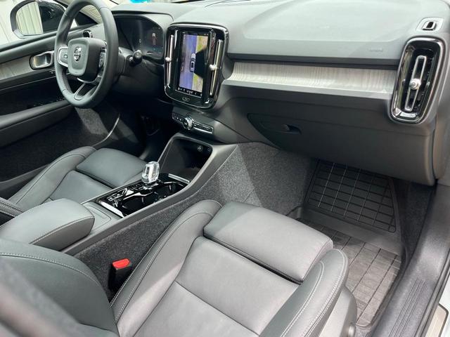 Photo of 2024 Metallic Volvo XC40