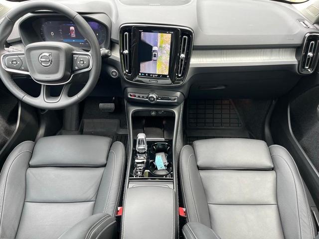 Photo of 2024 Metallic Volvo XC40
