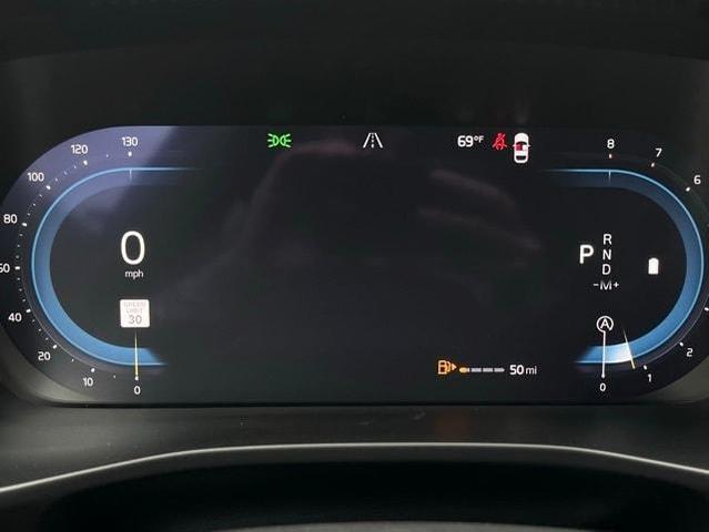 Photo of 2025 Fusion Red Volvo XC40