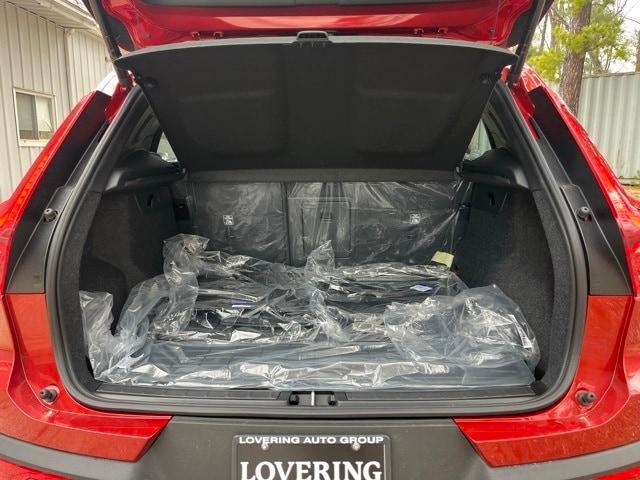 Photo of 2025 Fusion Red Volvo XC40