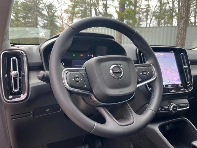 Photo of 2025 Fusion Red Volvo XC40
