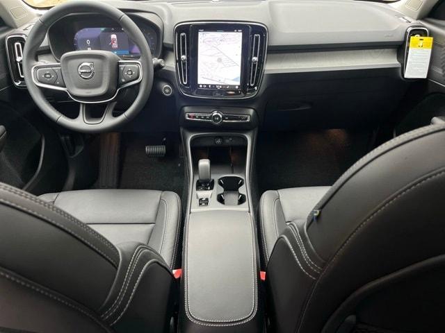 Photo of 2025 Fusion Red Volvo XC40