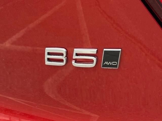 Photo of 2025 Fusion Red Volvo XC40