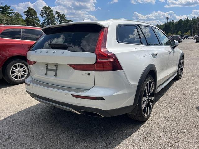 Photo of 2020 Crystal White Pearl Metallic Volvo V60 Cross Country