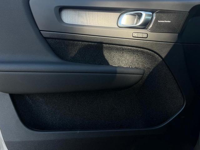 Photo of 2025 Silver Volvo XC40