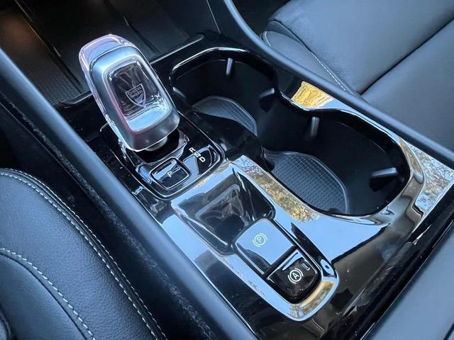 Photo of 2025 Silver Volvo XC40