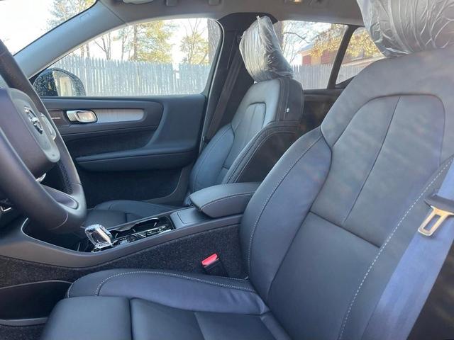 Photo of 2025 Silver Volvo XC40
