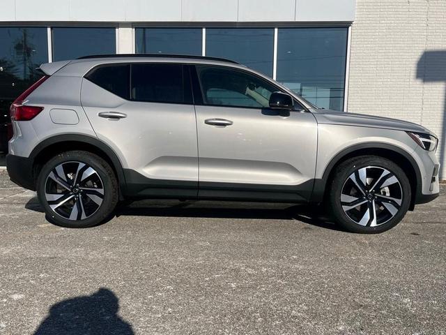 Photo of 2025 Silver Volvo XC40