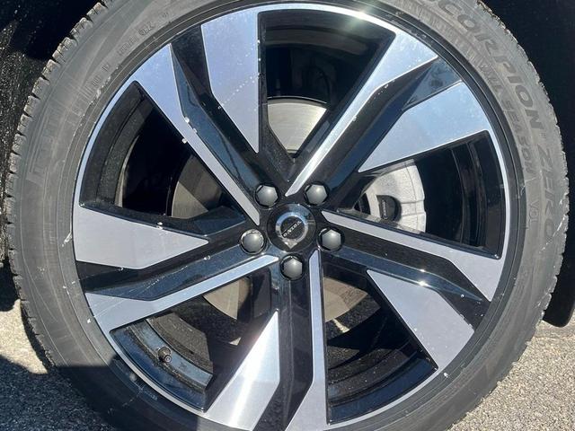 Photo of 2025 Silver Volvo XC40