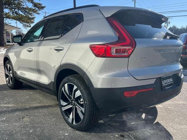Photo of 2025 Silver Volvo XC40