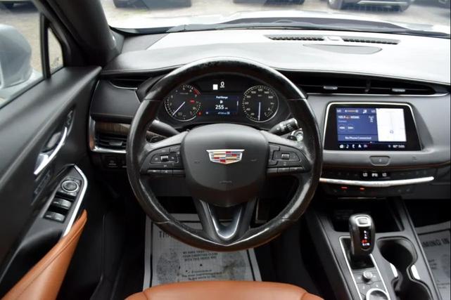Photo of 2019 Radiant Silver Metallic Cadillac XT4