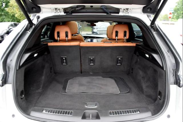 Photo of 2019 Radiant Silver Metallic Cadillac XT4