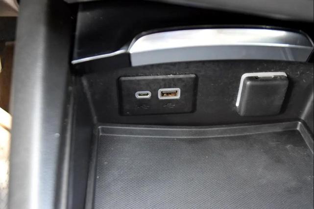 Photo of 2022 Summit White Buick Envision