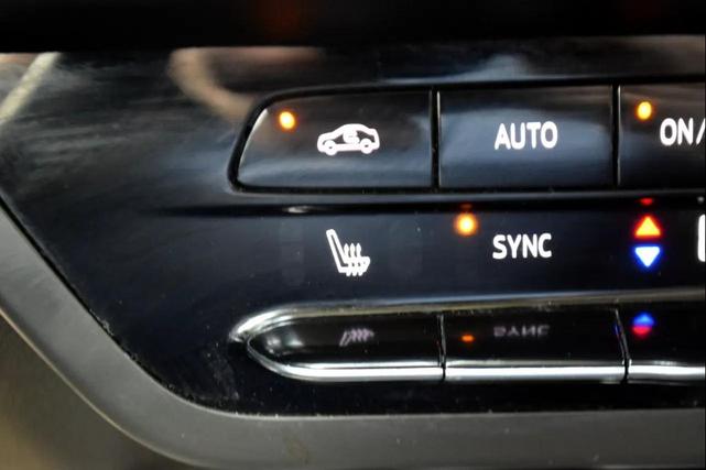 Photo of 2022 Summit White Buick Envision