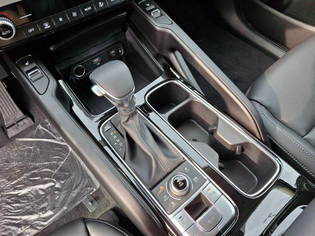 Photo of 2025 Glacial White Pearl Kia Telluride