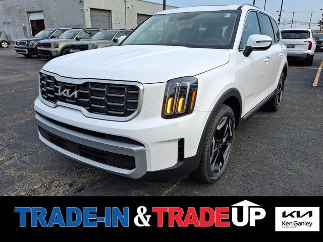 Photo of 2025 Glacial White Pearl Kia Telluride