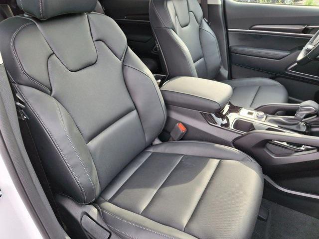 Photo of 2025 Glacial White Pearl Kia Telluride